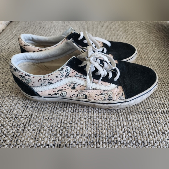 "Peanut's" themed Vans. Size 8.5 mens or 11 woman's. - Picture 1 of 5